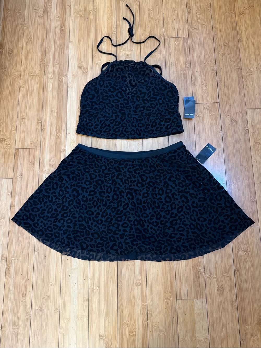 NWT Torrid Black Velvet Leopard Print Bikini Skater Skirt Set Size 1X - Picture 4 of 13
